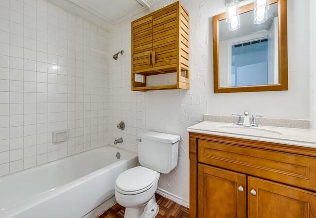 Building Photo - 5916 Gaston Ave