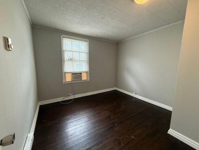 Building Photo - Amazing 4 BR Home for a Great Price!
