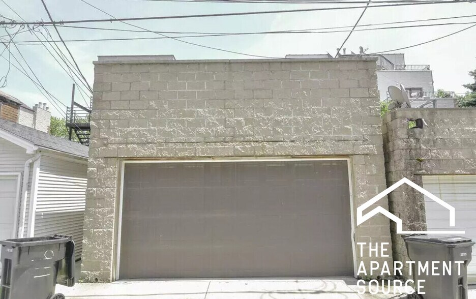 Building Photo - 906 N Wood St