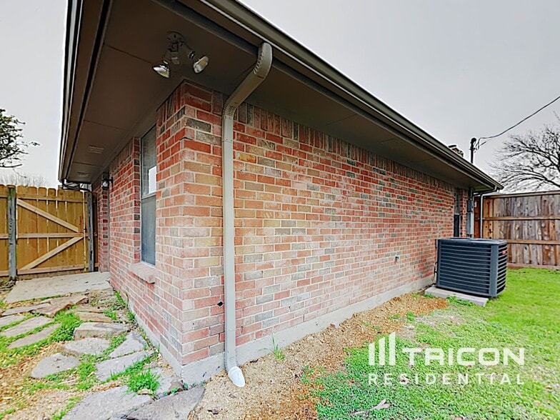 Building Photo - 4116 Amy Dr