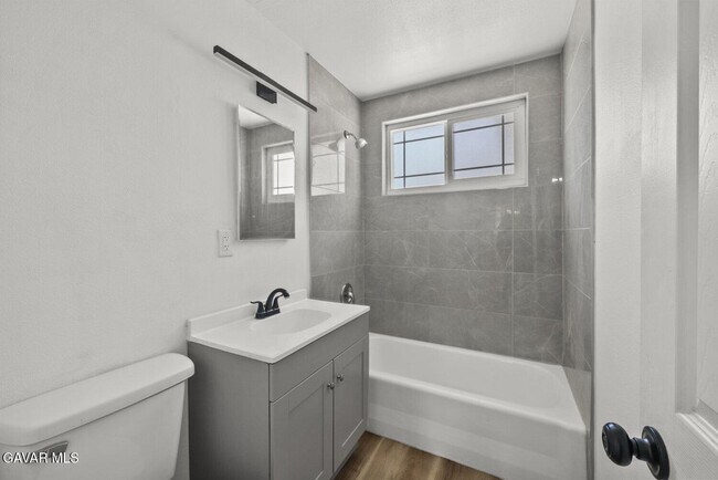 Building Photo - 1135 W Pillsbury St