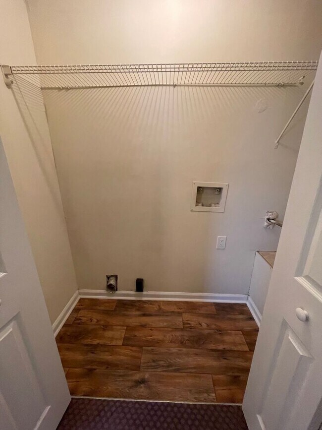 Building Photo - 5913-5913 Peco Ln