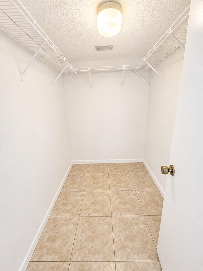 Building Photo - 7178 Golf Colony Ct