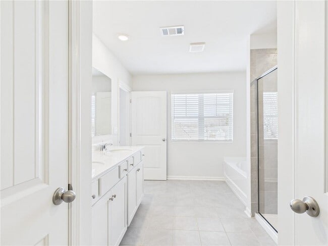 Building Photo - 2565 Poppy Ct