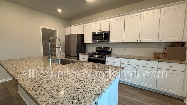 Building Photo - 104 Whisper Dr