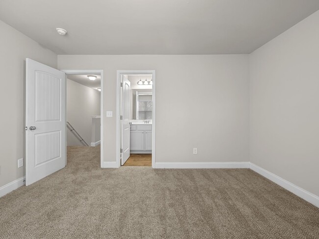 Building Photo - Charming two bedroom two and a half bathroom ready for you to call home!