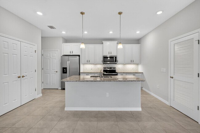 Building Photo - Annual Unfurnished 2 Bedroom 2 Bathroom with a Den located in the Preserve at the West Villages!