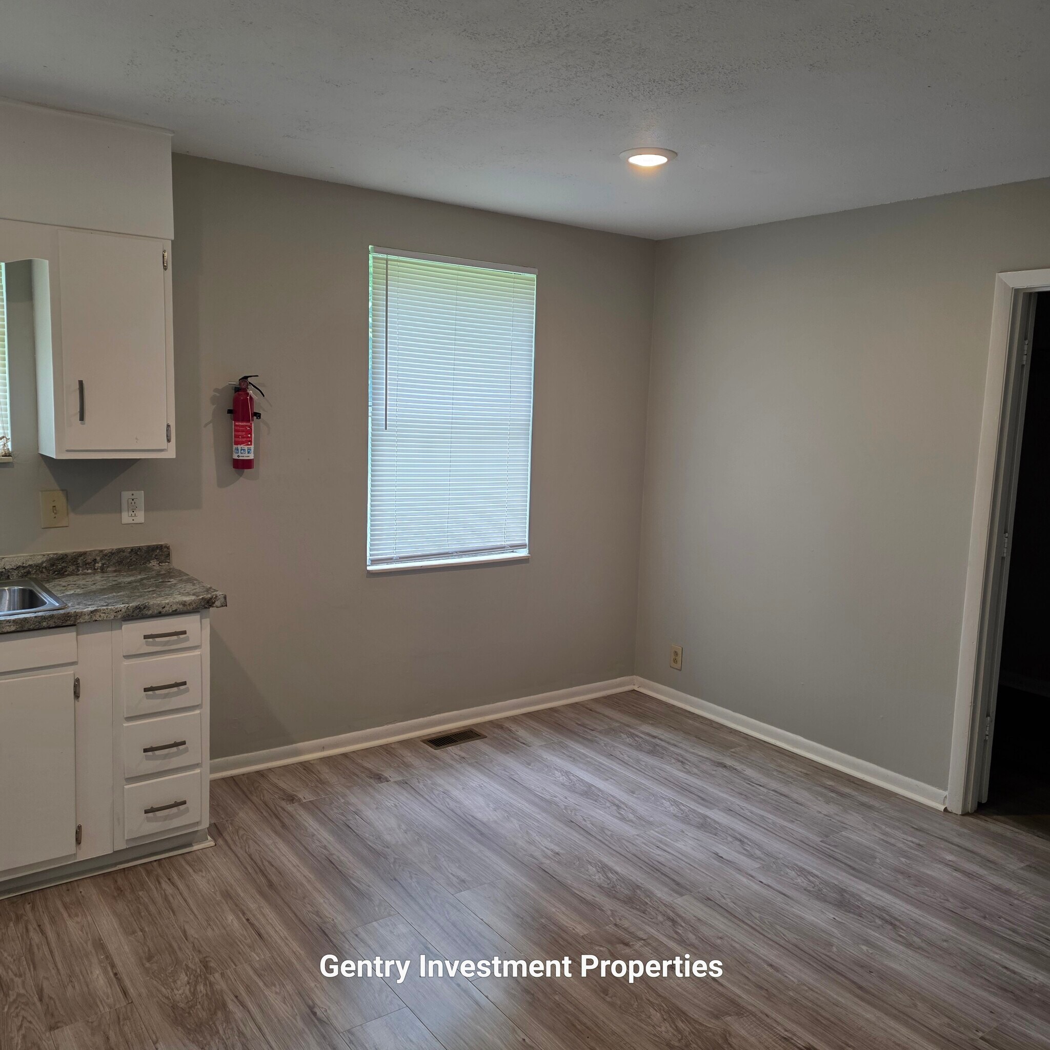 Building Photo - 113 Rainbow Cir
