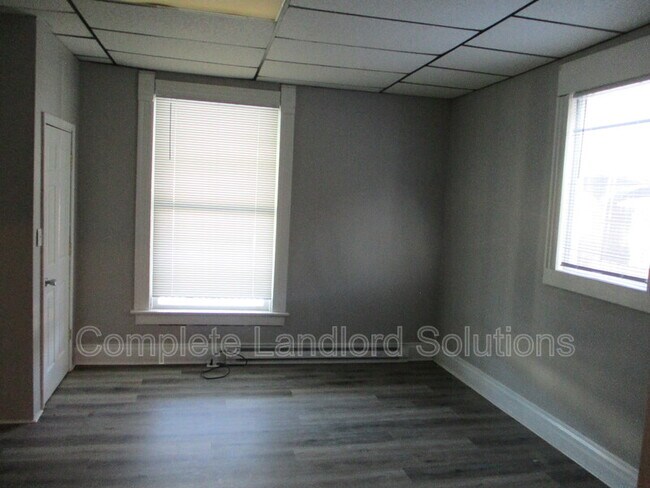 Building Photo - 121 Gilbert Ave