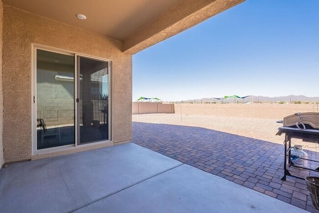 Building Photo - Bright & Spacious 4-Bed Home with 3-Car Ga...
