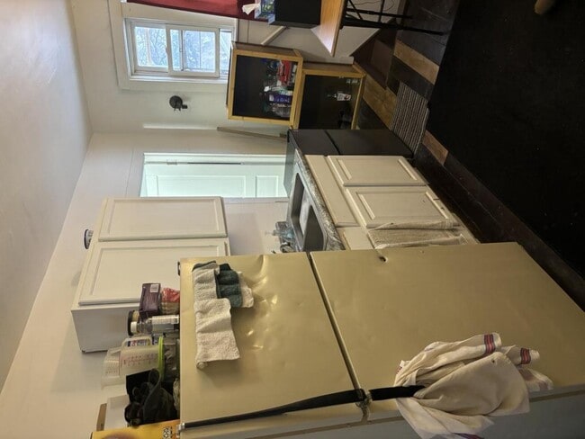 Building Photo - 168 E 16th St