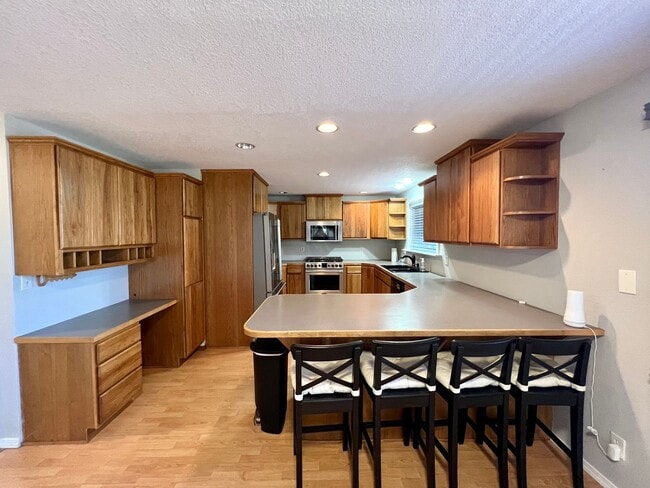 Building Photo - Charming and Spacious Home in a Convenient Gresham Location!