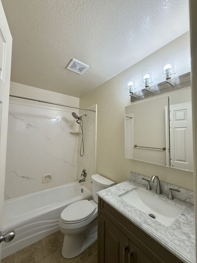 Building Photo - Your Perfect 5-Bedroom Retreat in Harrisvi...