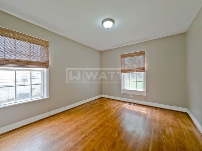Building Photo - Charming 2BR/1BA Bungalow in Crestwood South