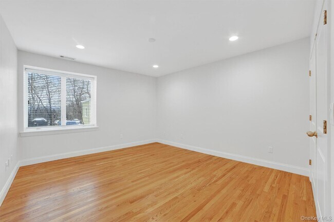 Building Photo - 142 Bannon Ave