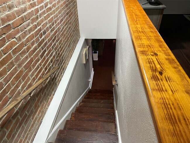 Building Photo - 2118 The Strand