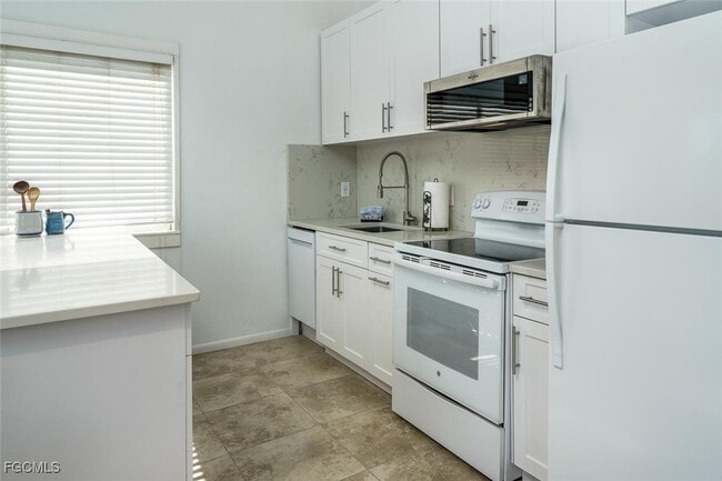 Building Photo - 140 Estrellita Dr