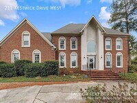Building Photo - 211 Kestwick Dr W
