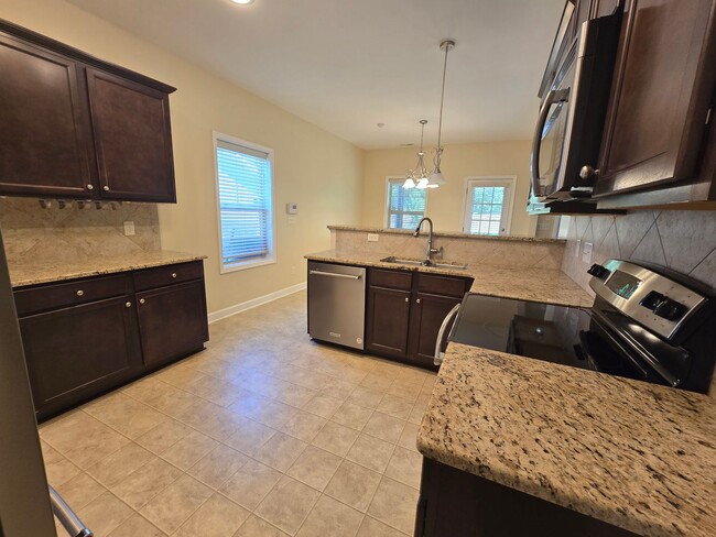 Building Photo - New Listing!!
