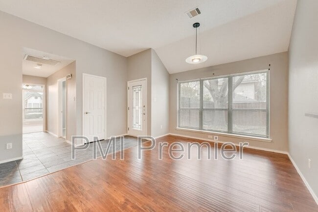 Building Photo - 1220 Royal Crescent Dr