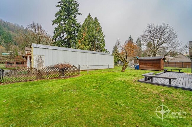 Building Photo - 2541 SW 6th Ave