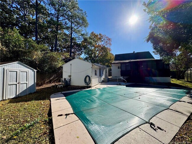 Building Photo - 705 McPherson Ave