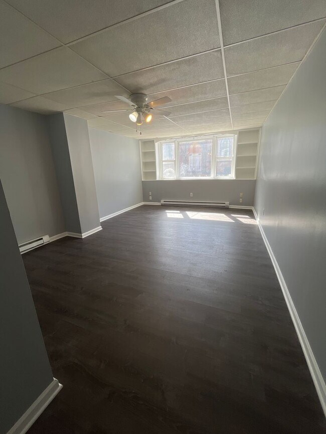 Building Photo - 829 Ferry St