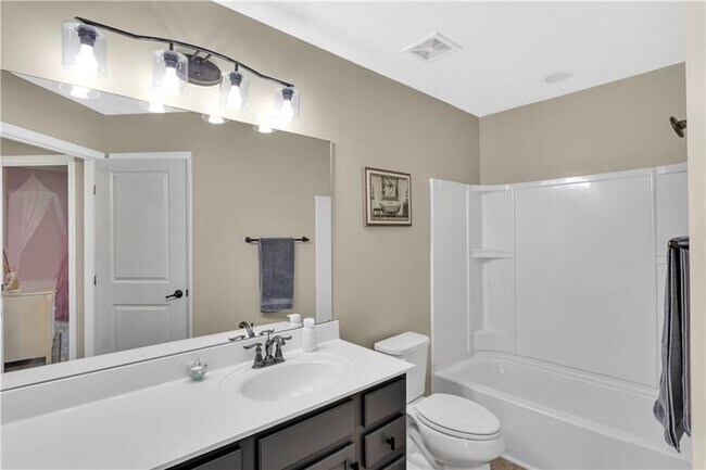Building Photo - 207 Eddie Lewis Dr