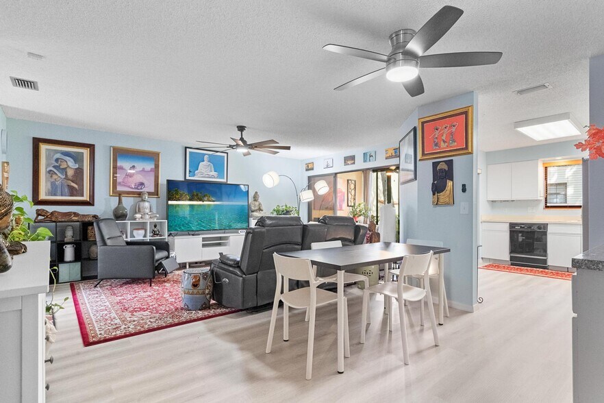 Living/Diing Area - 3351 Emerald Oaks Dr