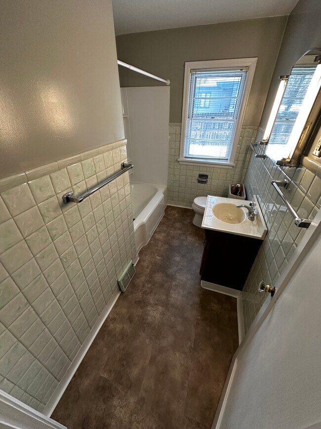 Building Photo - 5005 Glenwood St