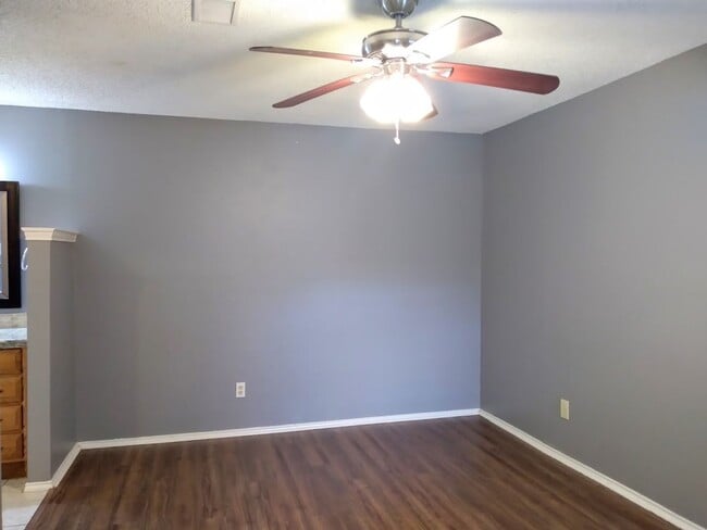 Building Photo - Available Now! GORGEOUS 1 Bedroom 1 Bath CONDO NEAR MEDICAL CENTER!