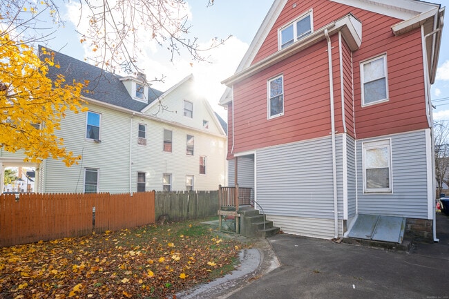 Building Photo - 540 Laurel Ave