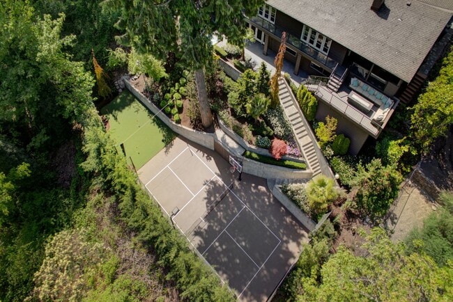 Building Photo - 5bd/4ba Medina Home