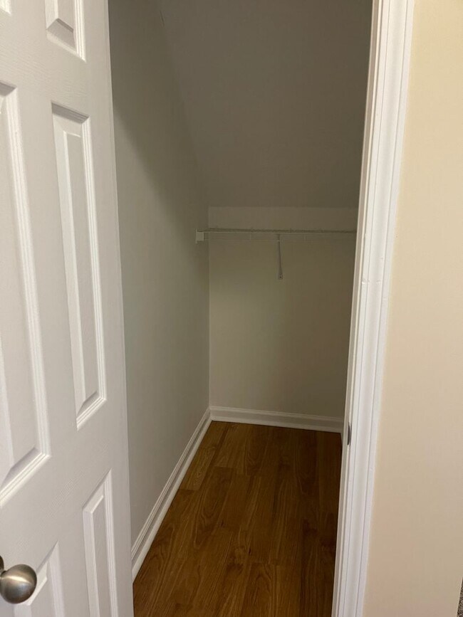 Building Photo - Split Foyer Home with Fenced Yard