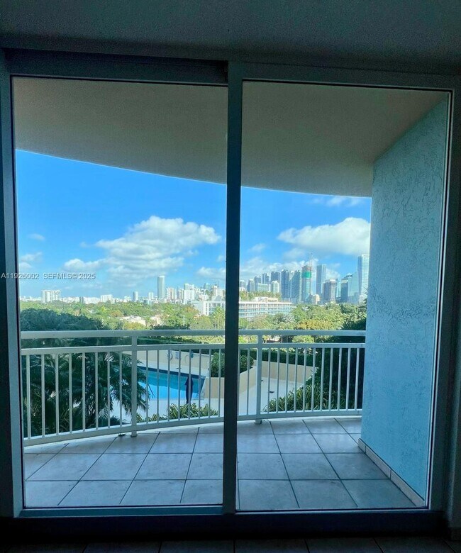 Building Photo - 2475 Brickell Ave