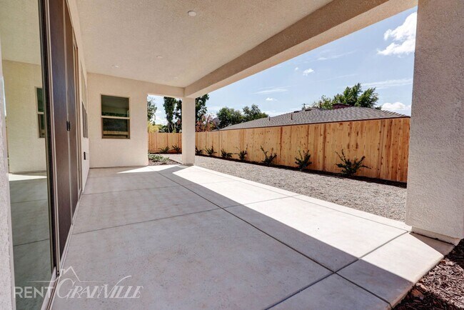 Building Photo - 1314 E Santa Ana Ave