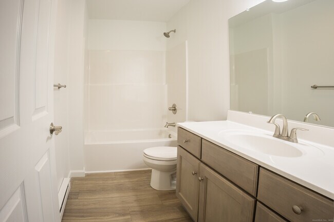 Building Photo - 154 Grove Ave