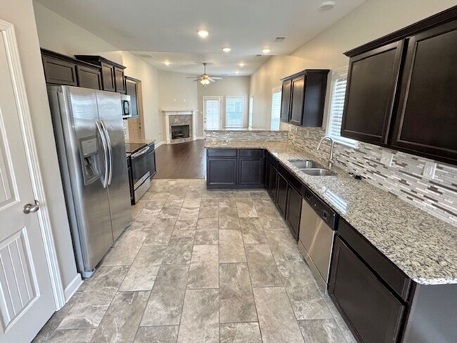 Building Photo - GlenLaurelWay7545