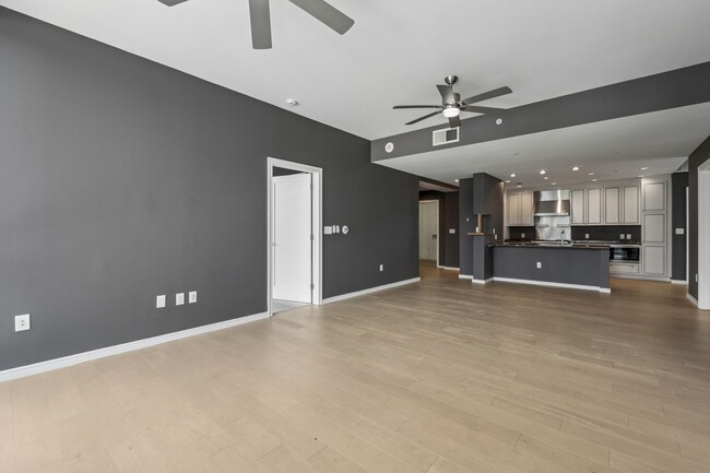 Building Photo - Luxury Living in Buckhead!