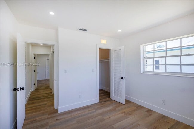 Building Photo - 2568 NW 34th Terrace