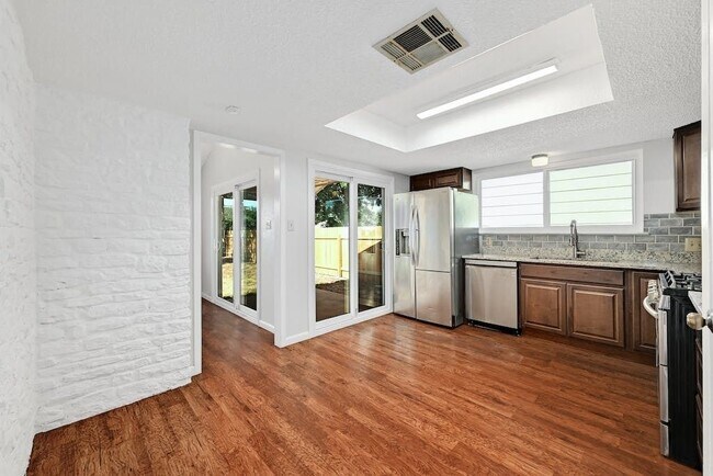 Building Photo - 10703 Onyx Cove