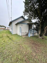 Building Photo - 113 Fred St