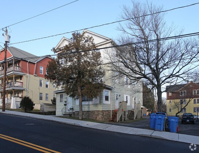 Building Photo - 110-112 Sunnyside Ave