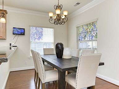 Building Photo - 405 E Main St