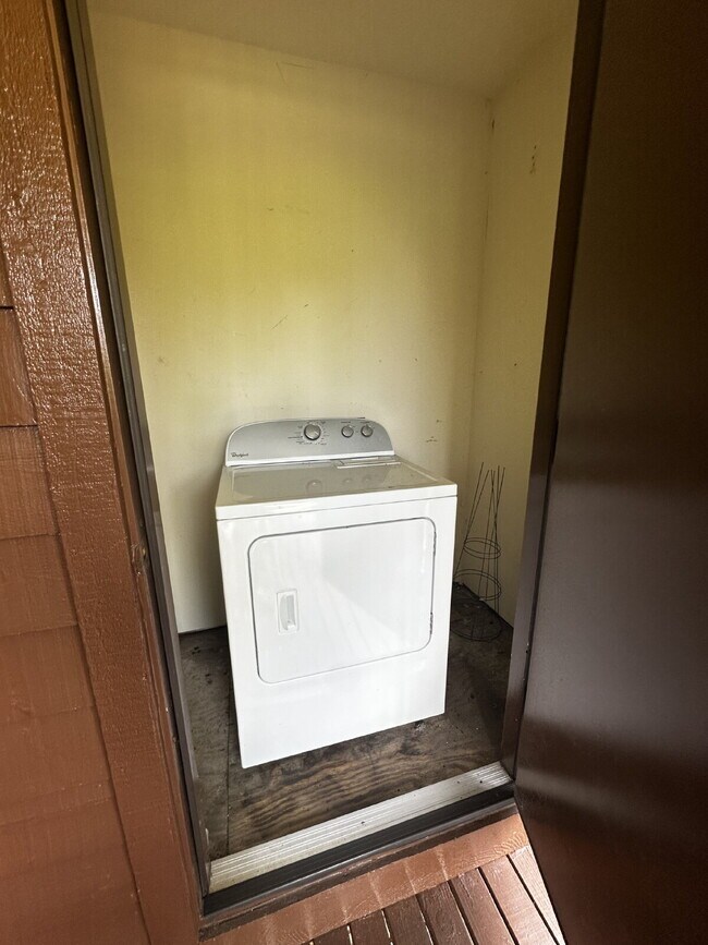 Building Photo - "Coastal Comfort: Spacious 2-Bed, 2-Bath Condo Retreat in Vibrant Panama City Beach!"