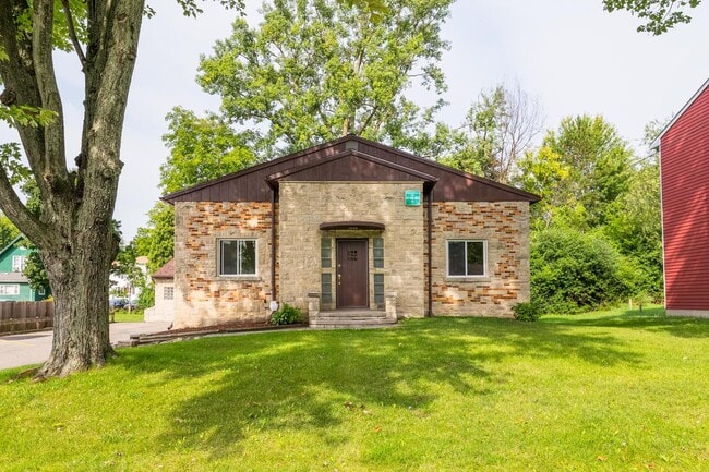 Primary Photo - 313-313 Stoddard Ave