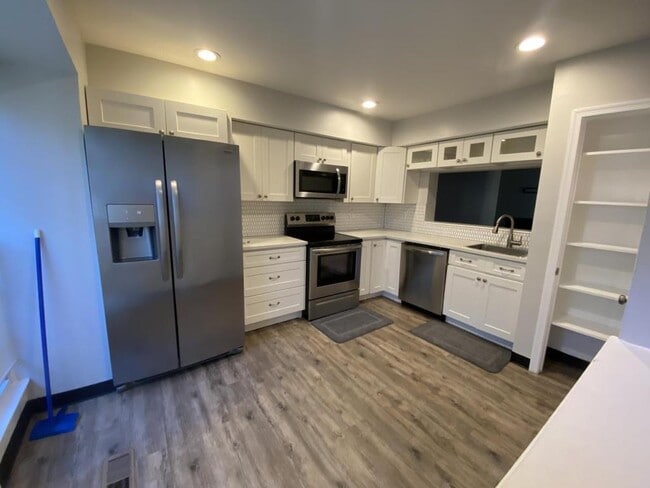 Building Photo - 1018 Dartmouth Glen Way