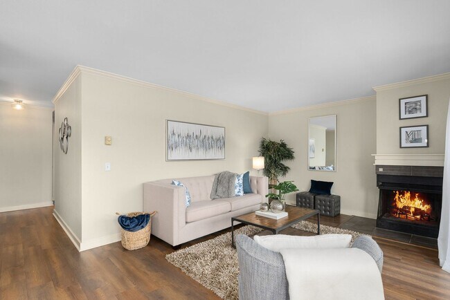 Building Photo - Available Now - 2BR/1.5BA Condo in Kirkland