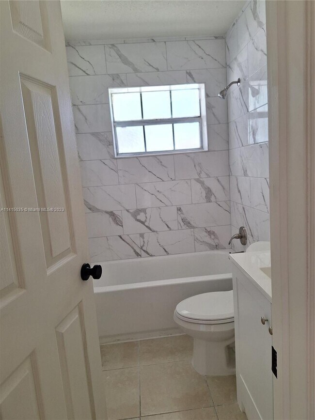 Building Photo - 4322 Woodstock Dr