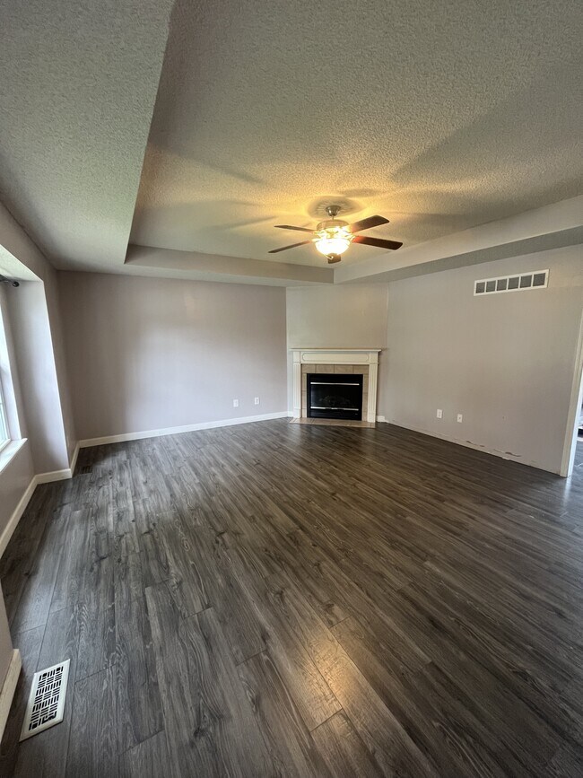 Building Photo - 723 Iron Horse Dr